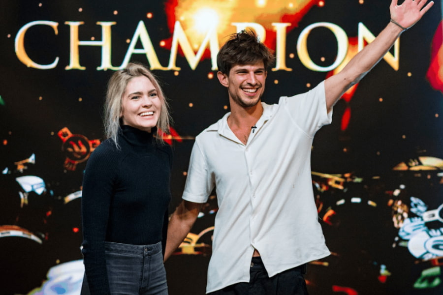 CoinPoker 大使之一 Mario Mosböck 在撲克錦標賽中慶祝